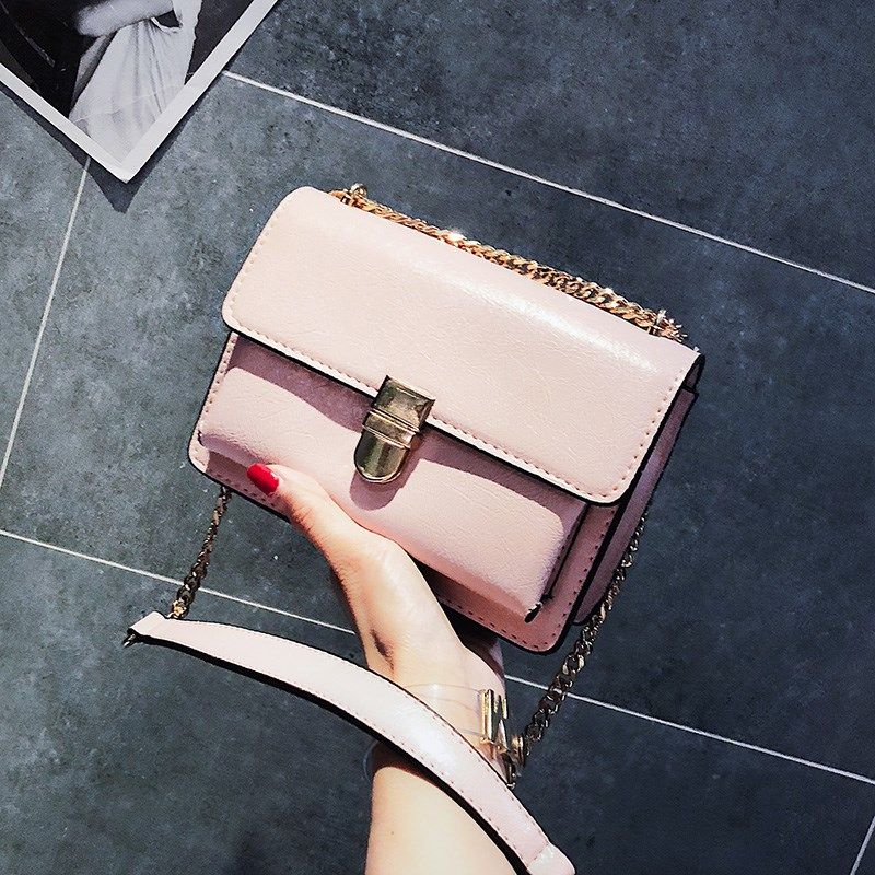 出门旅游看见好多美女都背了这样的包，稀罕坏了，一回来就下手了