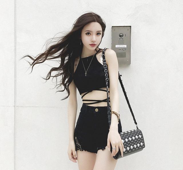 经典小背心, 演绎都市女人的时尚美, 真心时尚又性感!