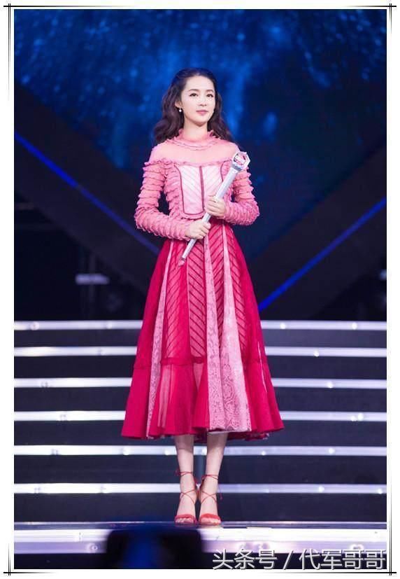 女星穿宫廷风裙装谁最美?迪丽热巴第八,赵丽颖第二,第一是谁?