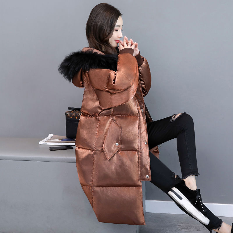 冬季还买死贵的皮草?今年流行穿羽绒服,保暖又洋气