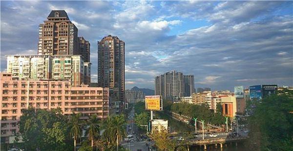 广东最有钱的县级市，位于三省交界，GDP高达675亿元！