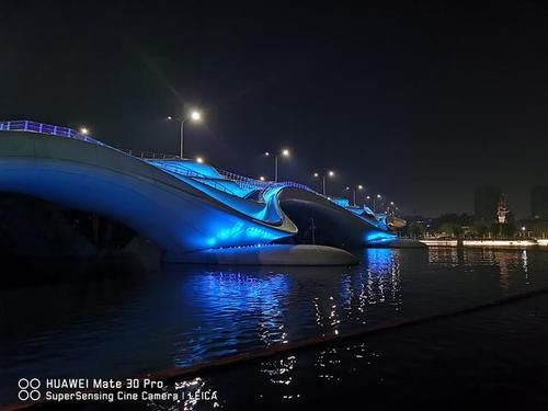 华为Mate 30 Pro夜景拍摄如何？比单反更方便，多焦段有惊喜