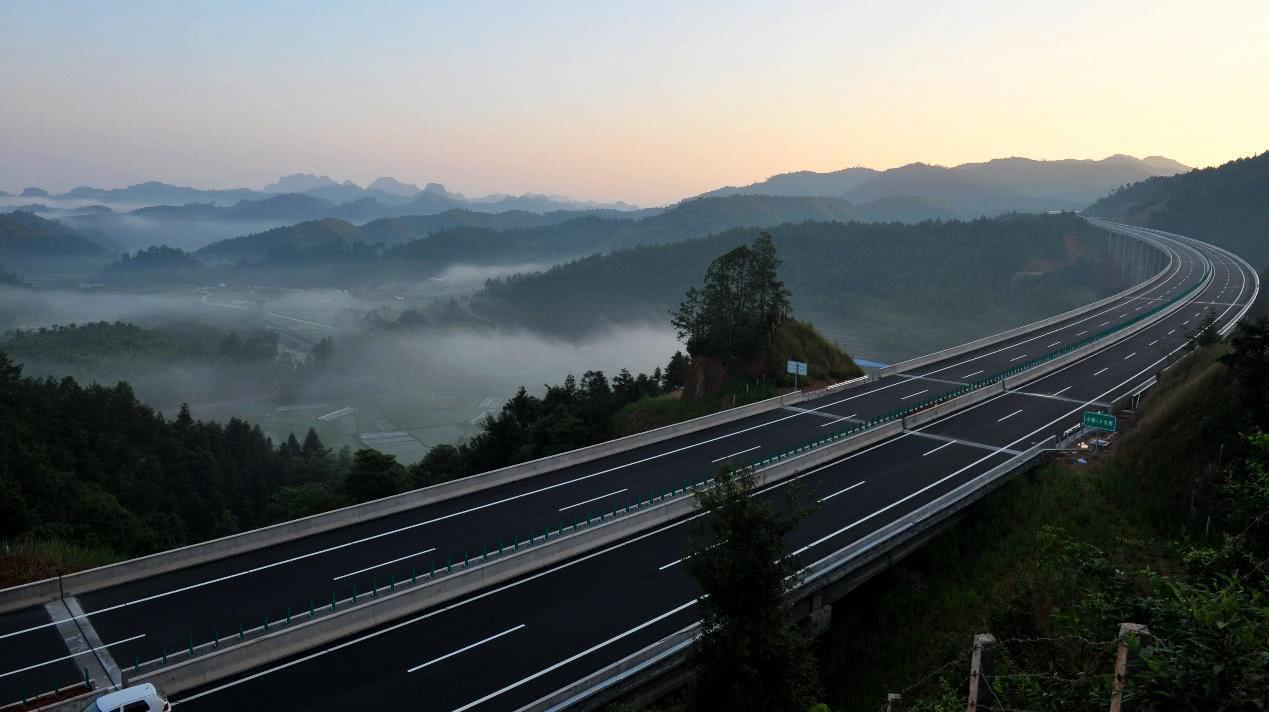 为何中国高速收费贵，国外甚至都免费？原因很简单