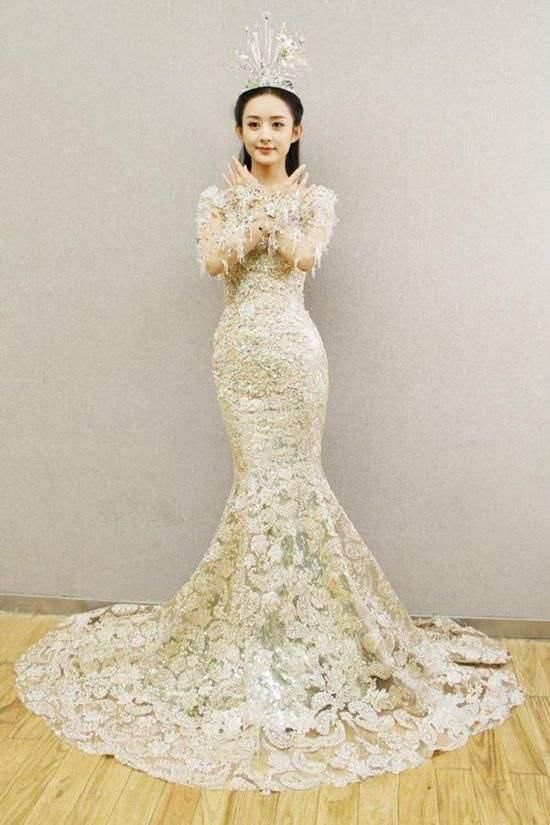 可惜!安以轩撑破人鱼裙,说你120斤都有人信!