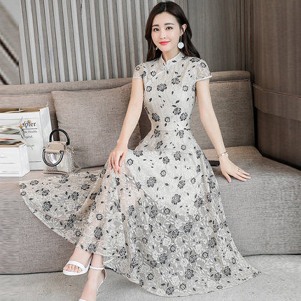 穿上旗袍连衣裙的女人，一颦一笑都能迷倒众生，满满的中国风