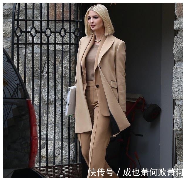 打底:伊万卡不愧是超模,穿驼色大衣叠穿西装 打底衫,齐肩发型好美!