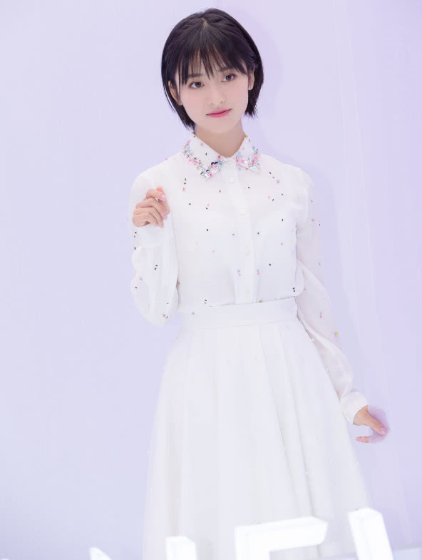 求求沈月了，不要再穿牛仔裤了，简直是一言难尽，看起来有点壮！