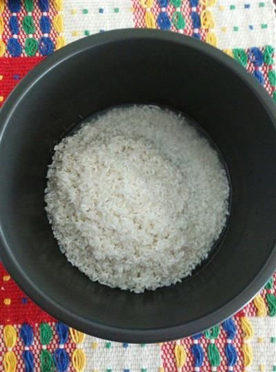  「技巧」好吃的不得了的腊肉焖饭，不费精力技巧，有菜有饭带去上班很方便