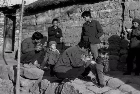  [照片]在义门,一组农村30年前吃饭的老照片!看完莫名感伤!