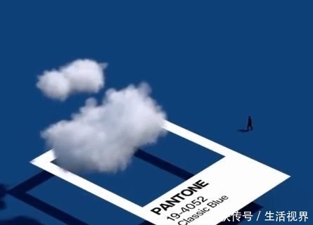  「白色」蓝色成2020流行治愈色，单是看到蓝色毛衣就忍不住了，太喜欢