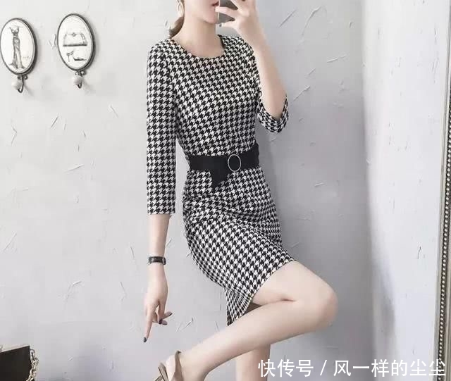  优雅：女人再美，别穿花枝招展！“小香风”春裙＋平鞋，衬得高雅又减龄