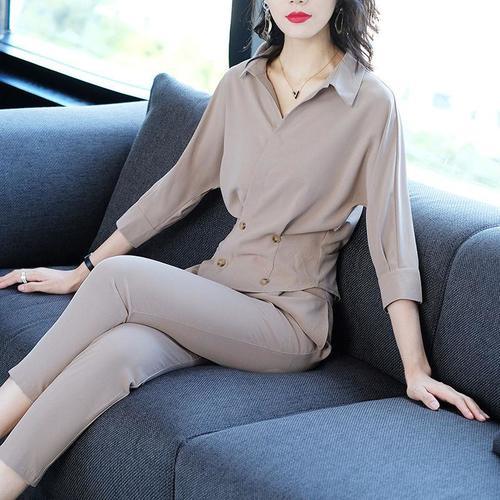 秋天凉，老婆把连衣裙全扔了!这套装一下买5件，美的哪像50岁