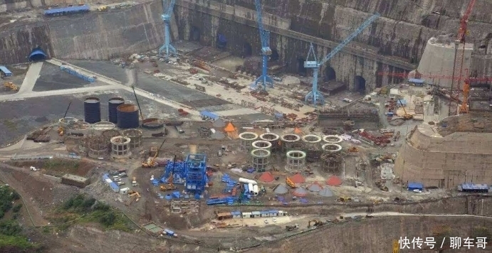 世界第二大的白鹤滩水电站，为什么看起来这么小？