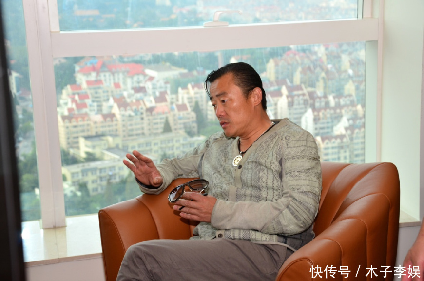 洗白无望？网友劝周立波做毒检，周气急败坏回怼：你该做亲子鉴定