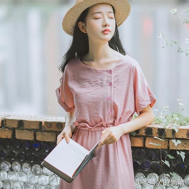 淡雅清新的连衣裙，今夏美到让人挪不开眼睛