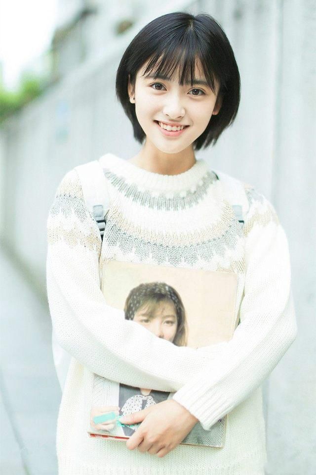 沈月腿是真好看,穿“爷爷装”和小短裙,没了这双腿还真hold不住