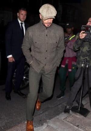 贝嫂携家人现身伦敦时装周，小贝胖了！儿子变摄影师，还是小七美