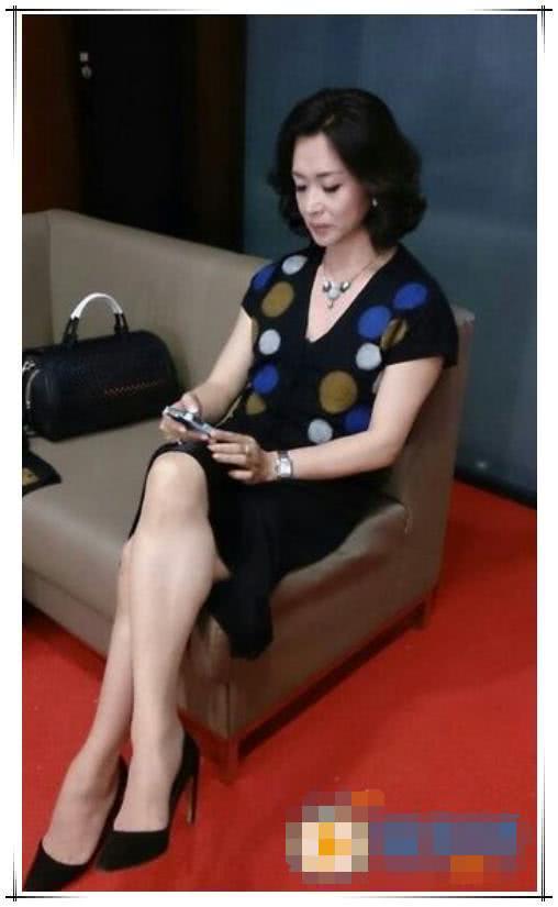 金星一件连体裤穿出时尚新高度，网友：我就好奇她上厕所咋办啊？