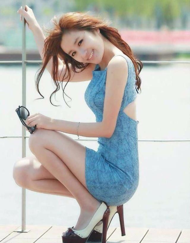 诱惑娇傲身材性感迷人，格外有时尚个性