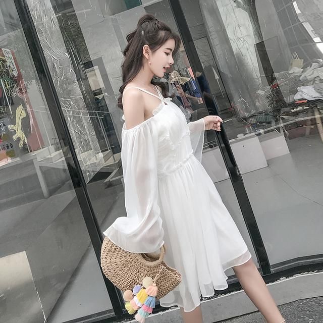 泳衣扔了吧！瞧瞧下图女人去海边怎么搭，减龄似少女迷倒一大片