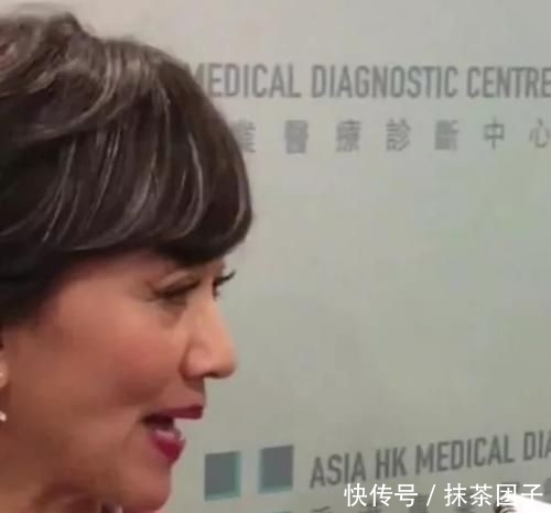 看起来@65岁赵雅芝终于不再装嫩，近照白发稀疏皱纹明显，网友：终于变回老奶奶了