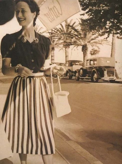 正牌王妃撞衫“绿茶情妇”？英国网友又开始八卦了...