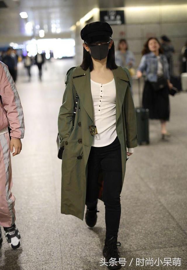 37岁谢娜难得穿一次8千块裙子，却让小腿毁了全身，网友：堪忧啊