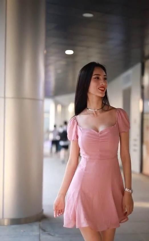 『小姐姐』精致小姐姐清秀大方,秒变高雅女神,穿出魅力美姿!
