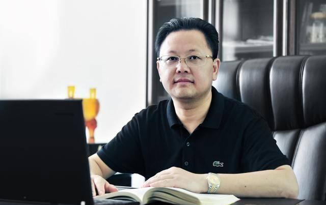  「客户」它是掌握新石油的中国力量，特斯拉宝马的大腿，全球前4都是客户