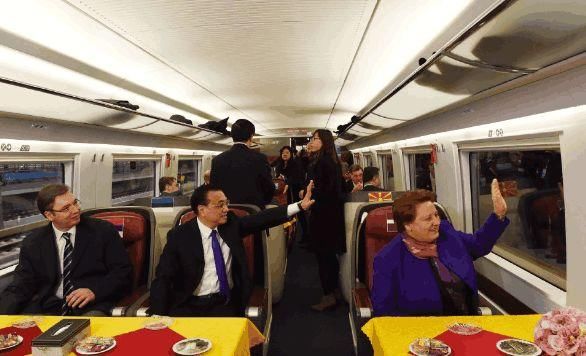 史无前例!中国在沙漠建成时速360公里高铁，外媒惊叹:奇迹