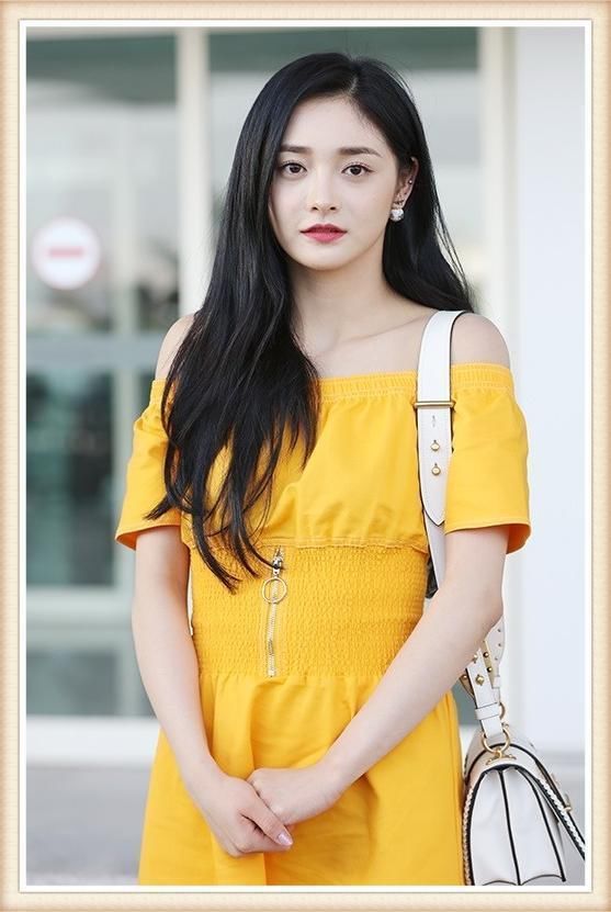 周洁琼刘诗诗同穿小黄裙，终于知道女团脸和女星脸的差距有多大了