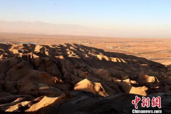 柴达木盆地英雄岭构造带首次在盐间发现工业油流