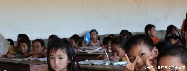 看真实的缅甸果敢曾经国门汉字已被换掉，缅文成主流文字