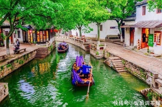 国内最奇特的两座古镇,白天门票要100元,晚上就可免费进出