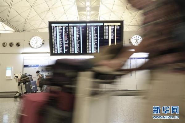 特写：提诉求请用嘴巴，而不是拳头——禁制令后香港国际机场见闻