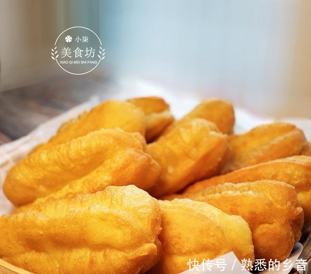 『蓬松』油条别用泡打粉了，掌握2个小窍门，蓬松酥脆个个空心，一次成功