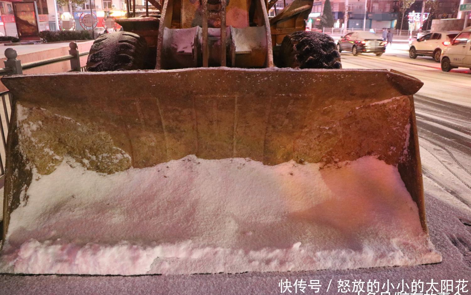 组图： 山东“雪窝子”烟台的夜间雪景, 看看是啥样