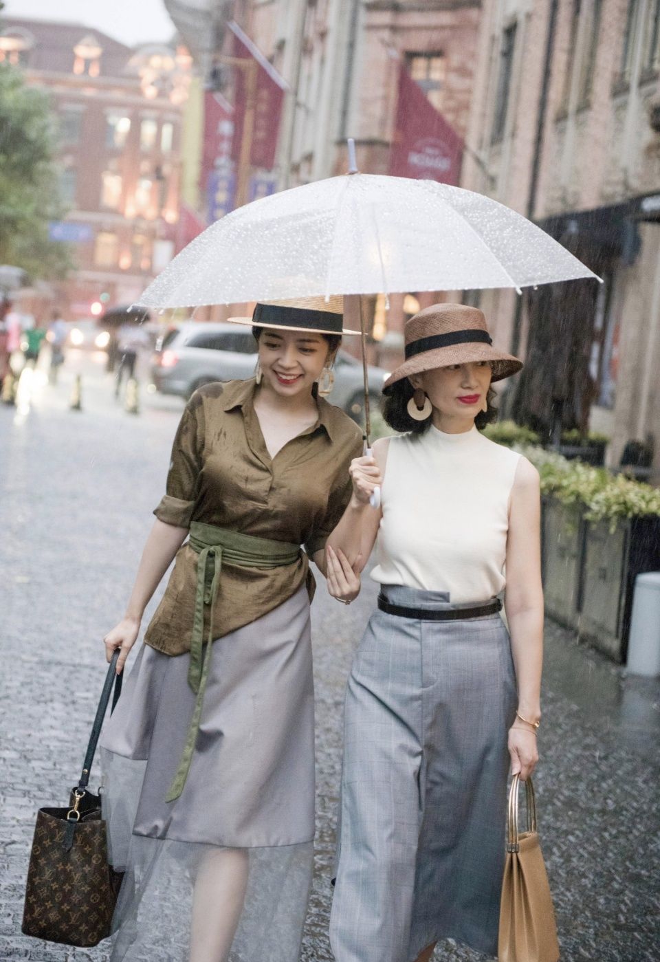 微博上又火了一对母女，简直就是一对穿搭姐妹花!太有气质了!