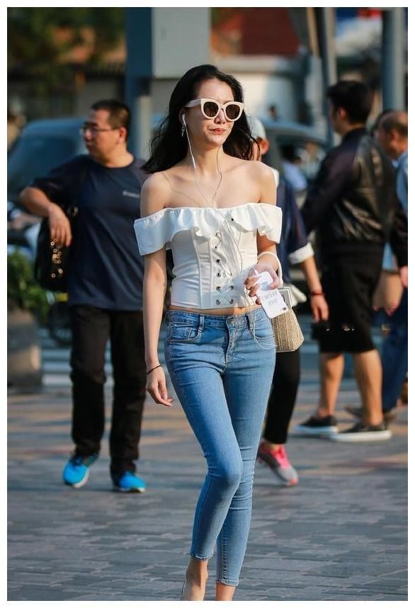 街拍：图六穿“紧身裤”，舒适又迷人，展现夏日清凉！