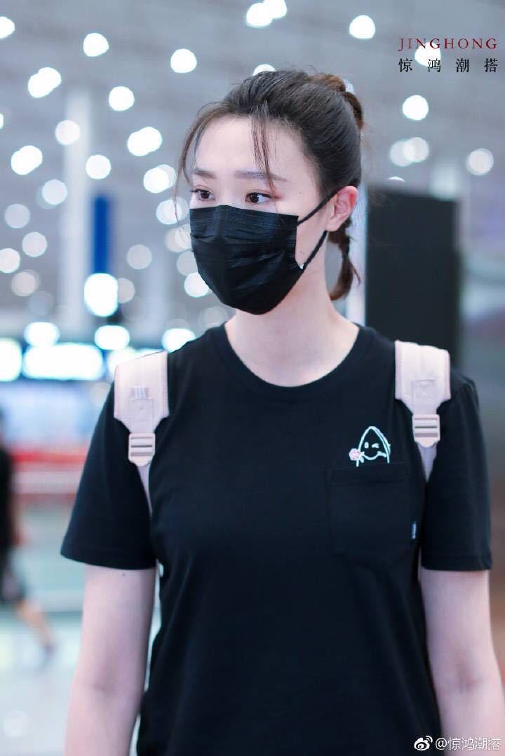 192的惠若琪撞上178的奚梦瑶，大长腿差距尴尬，果然敢露很重要