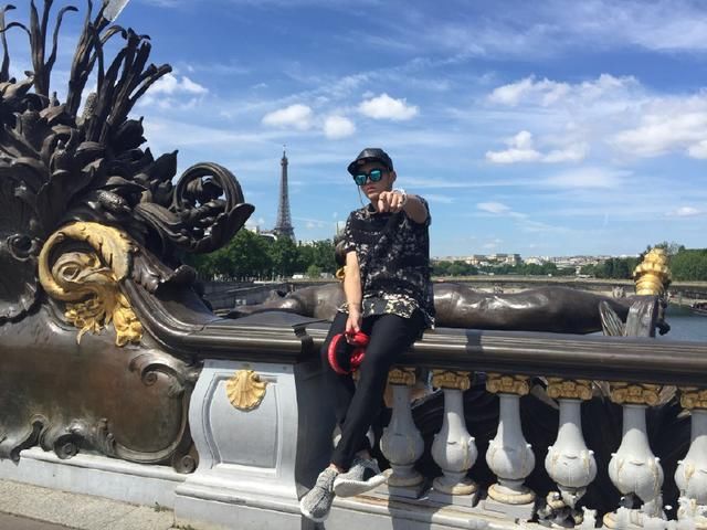 最会戴墨镜的吴亦凡，和最不会戴墨镜的张艺兴，差距不是一两年