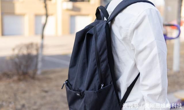  #春暖花开#49元小米背包有20L大容量，春暖花开了，一起去郊游吧