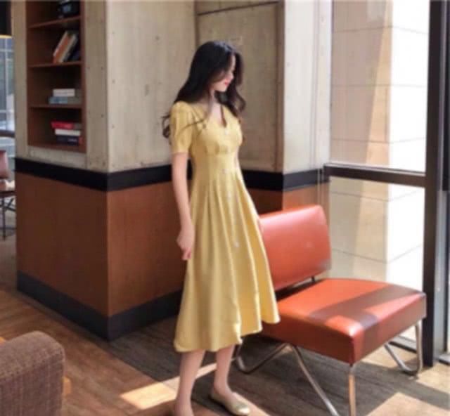『少女』“淡黄的长裙”你有吗?早春必备款,少女感穿搭不能少