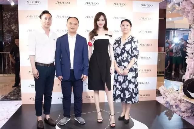 唐嫣腿也太长了，5分短裤都被她穿成热裤，脚踝成热议“亮点”