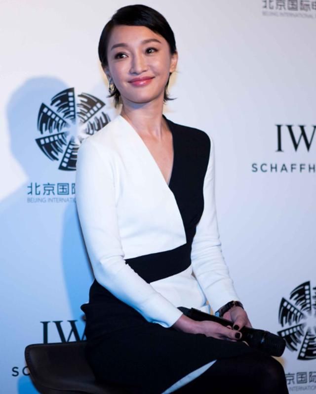 当82斤周迅与106斤陈乔恩同穿背心，网友：打死也不减肥了！