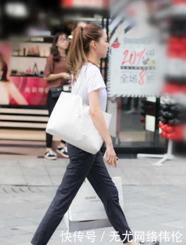 『女性』重庆街拍,这样的搭配让女性美的有高度,简直是吸睛无数!