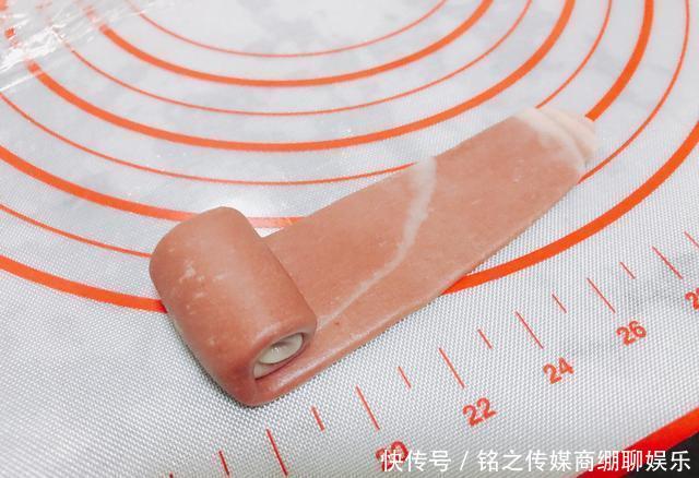  清明@清明时节教你做桃花酥，酥得掉渣一学就会，长辈特喜欢，全家爱吃