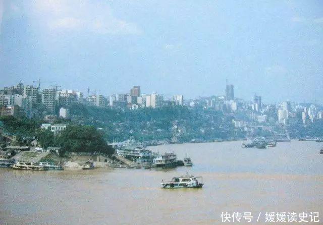 70年代，解放碑还是最高的建筑——老照片上的重庆记忆