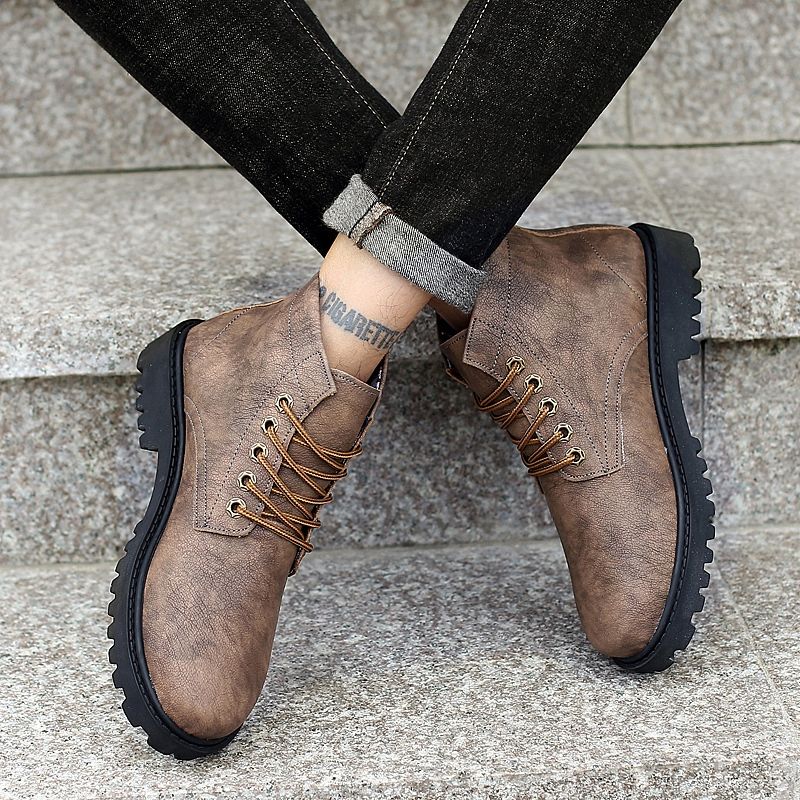 凉鞋可以冷藏了，今年未上先火的马丁靴提早，女人见了直呼:太帅