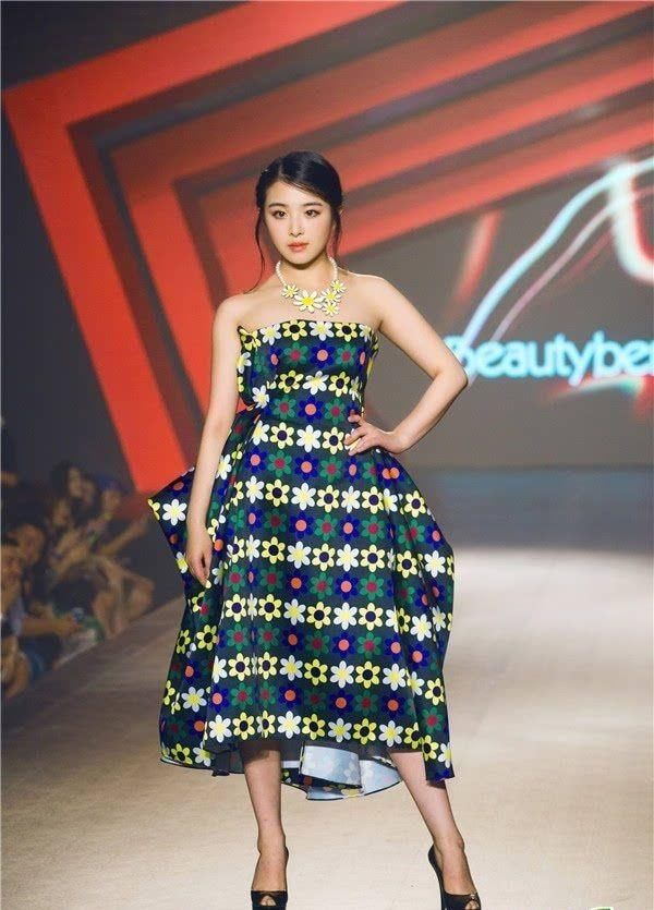 张含韵终于会打扮自己了，网友:再胖一点也不怕!